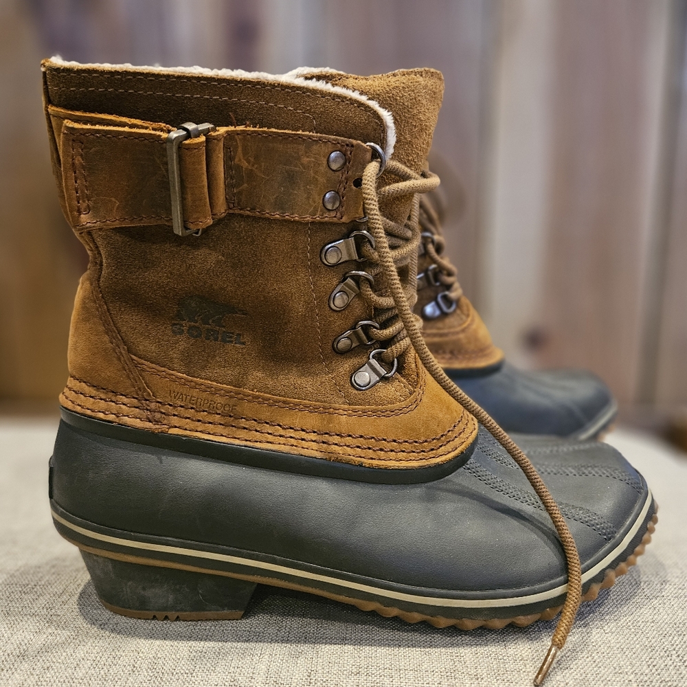 Sorel winter fancy lace II Waterproof Brown and Black Boots  women size 9